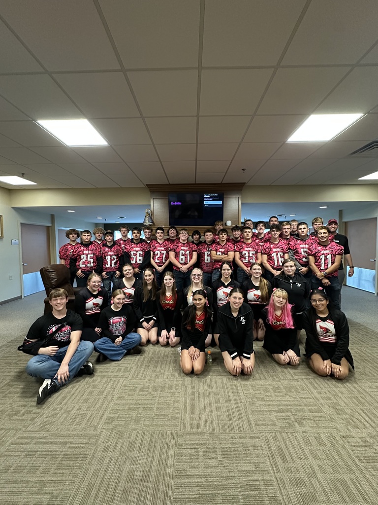 Last Friday afternoon, our football and cheer teams brought the fun to Rolling Meadows in Strum for a few rounds of bingo!