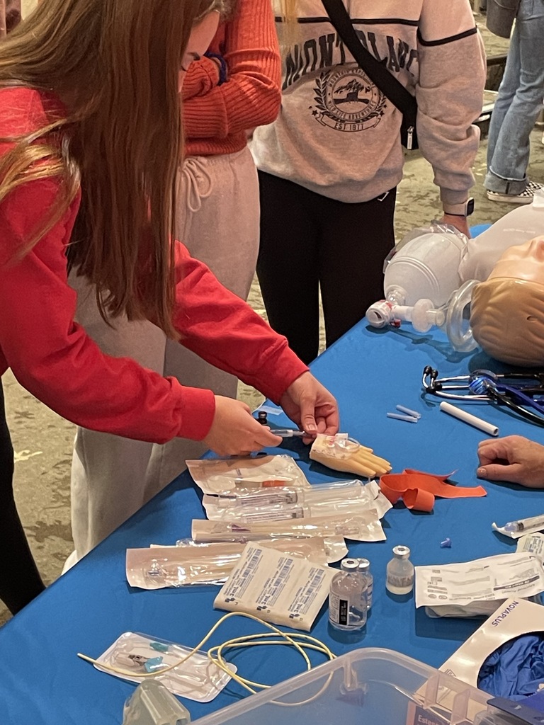 Recently, a group of juniors and seniors had an incredible opportunity to participate in Health Careers Exploration Day at Mayo Clinic!  