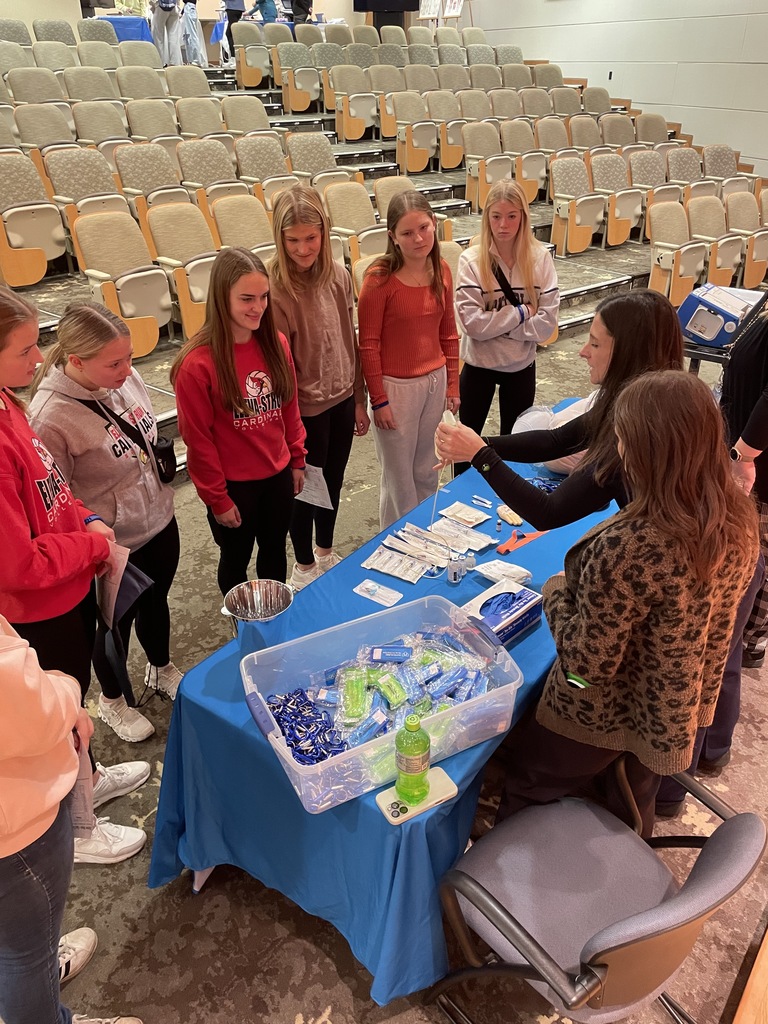 Recently, a group of juniors and seniors had an incredible opportunity to participate in Health Careers Exploration Day at Mayo Clinic!  