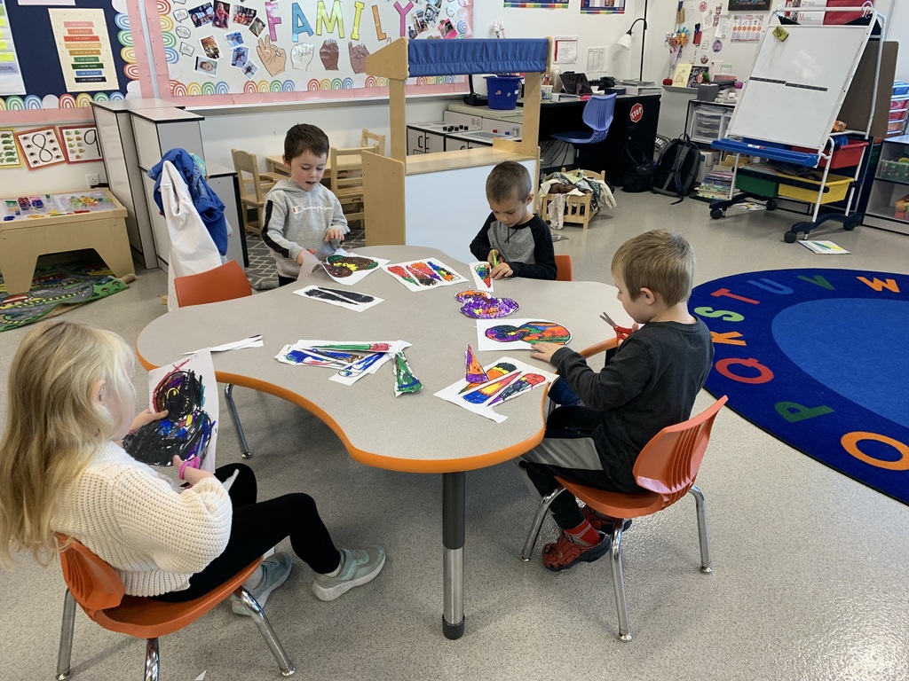 Ms. Sterry’s class got to work strengthening their hands while cutting out festive name turkeys! 