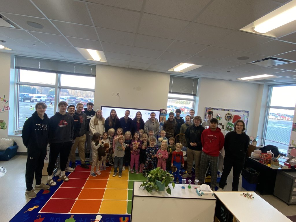 Seniors + 4K friends + holiday cheer = pure happiness. 