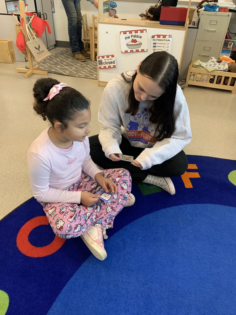 Seniors + 4K friends + holiday cheer = pure happiness. 