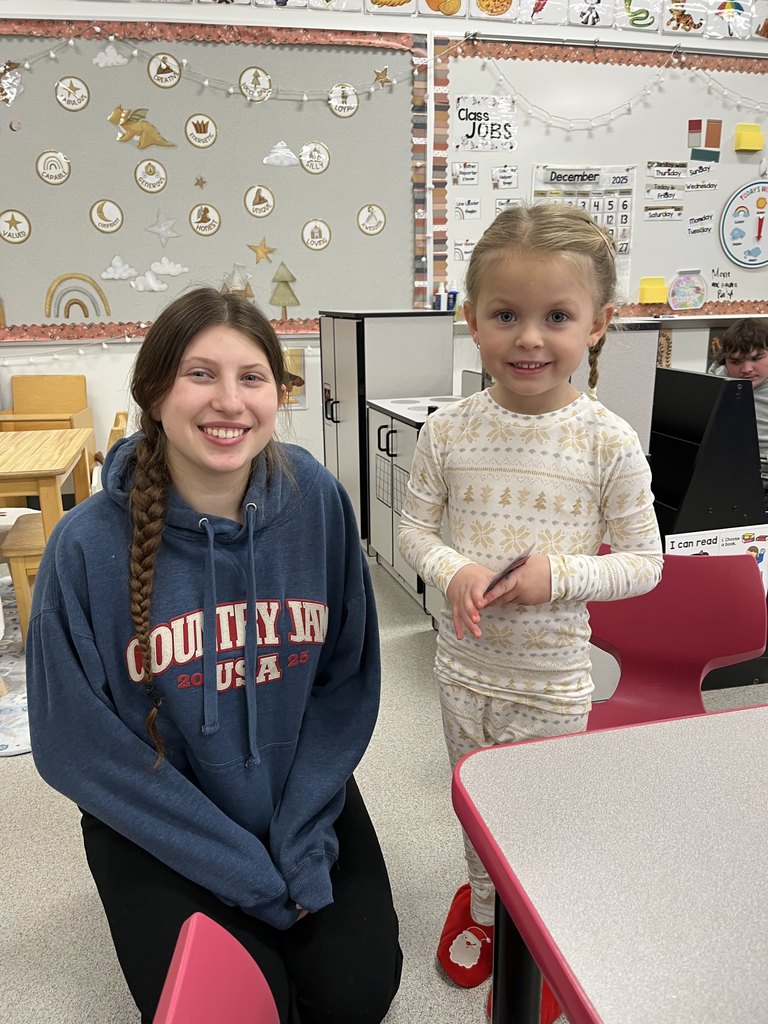 Seniors + 4K friends + holiday cheer = pure happiness. 