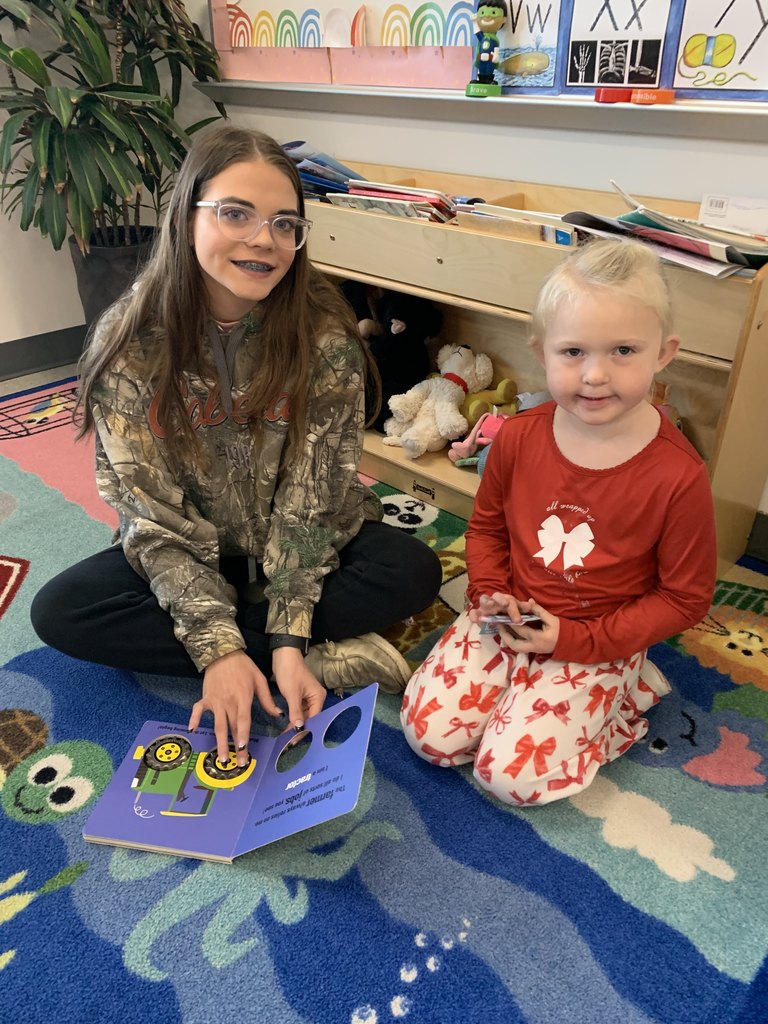 Seniors + 4K friends + holiday cheer = pure happiness. 