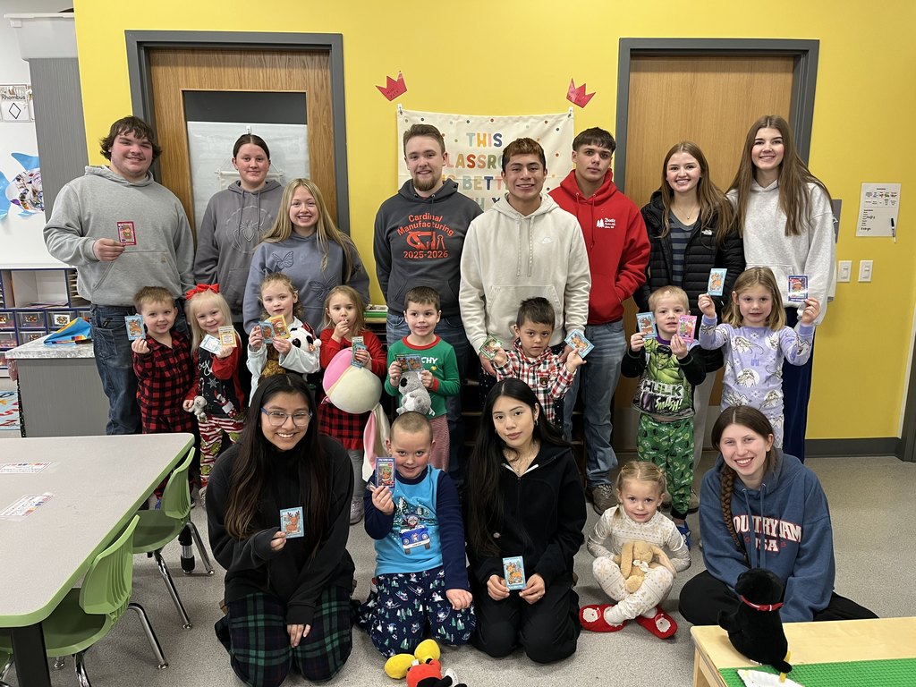 Seniors + 4K friends + holiday cheer = pure happiness. 