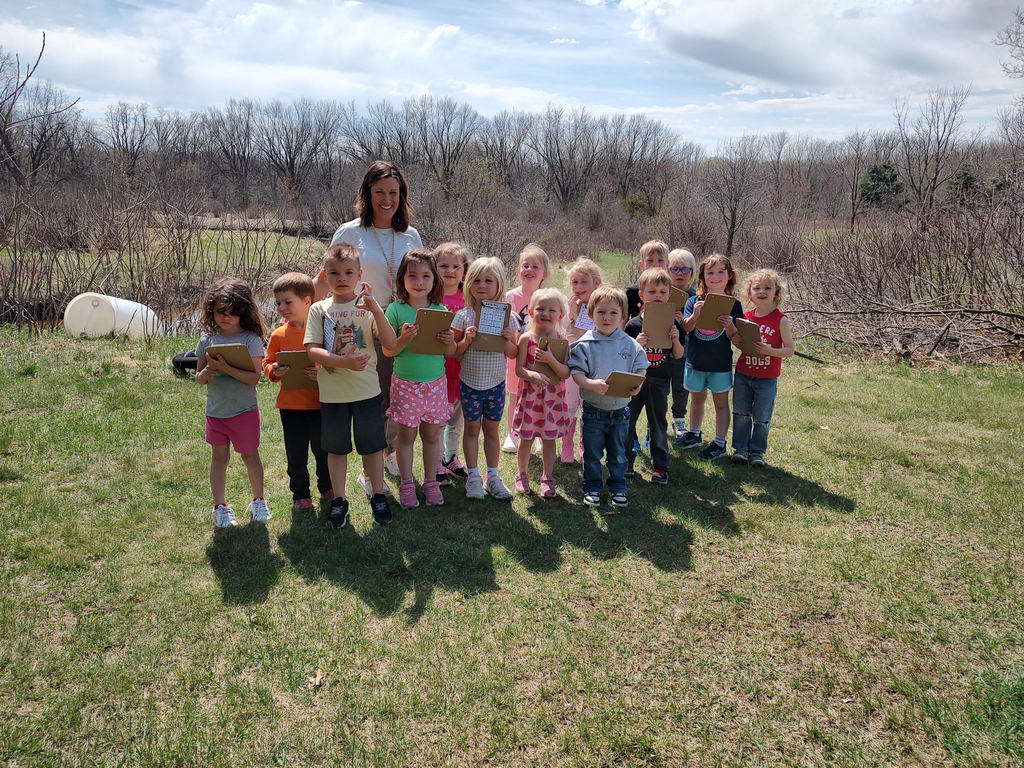 Mrs. Niesen’s 4K class celebrated Earth Day with a nature scavenger hunt!