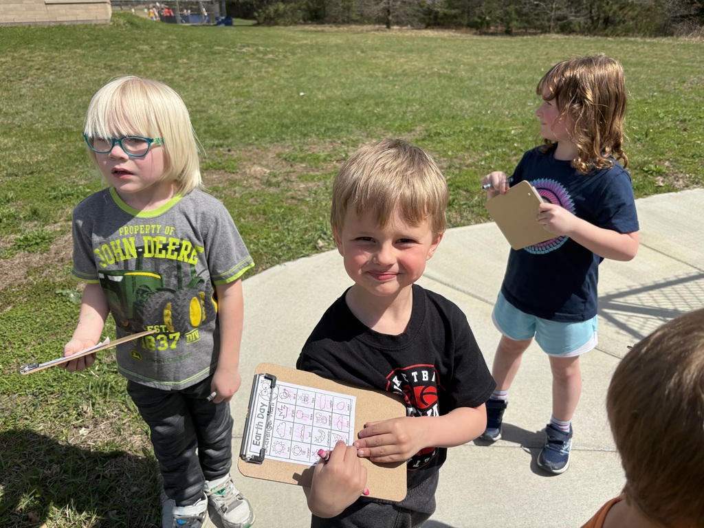 Mrs. Niesen’s 4K class celebrated Earth Day with a nature scavenger hunt!