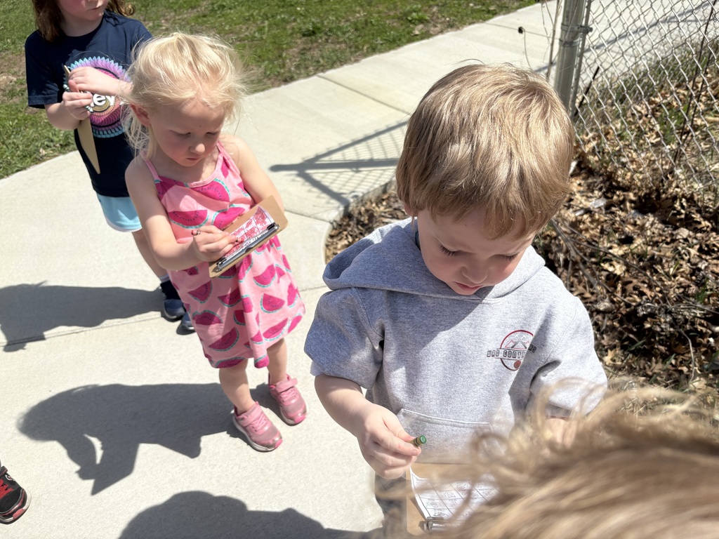 Mrs. Niesen’s 4K class celebrated Earth Day with a nature scavenger hunt!