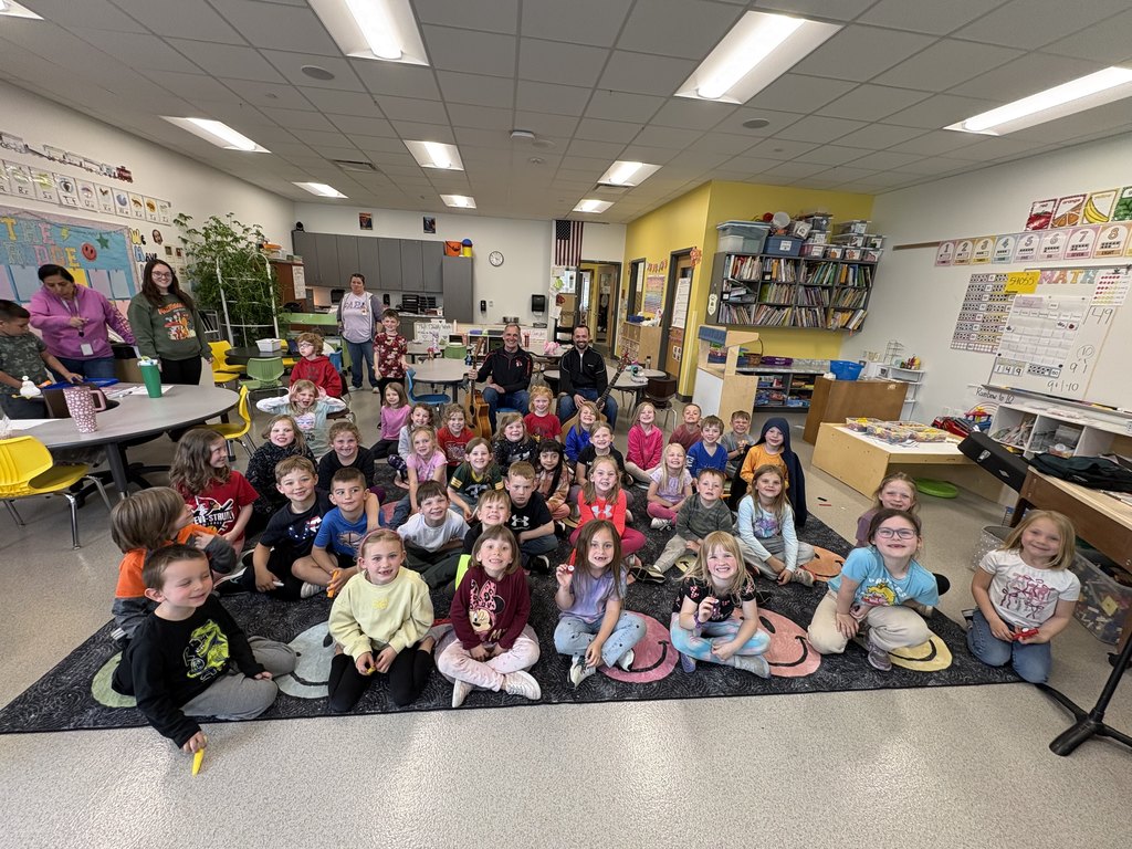 Kindergarten had some very special visitors! Former superintendent Mr. Semingson (who now prefers to go by “Grandpa Semingson” ) and his son, Mr. Semingson, stopped by to sing and play music with the students. 