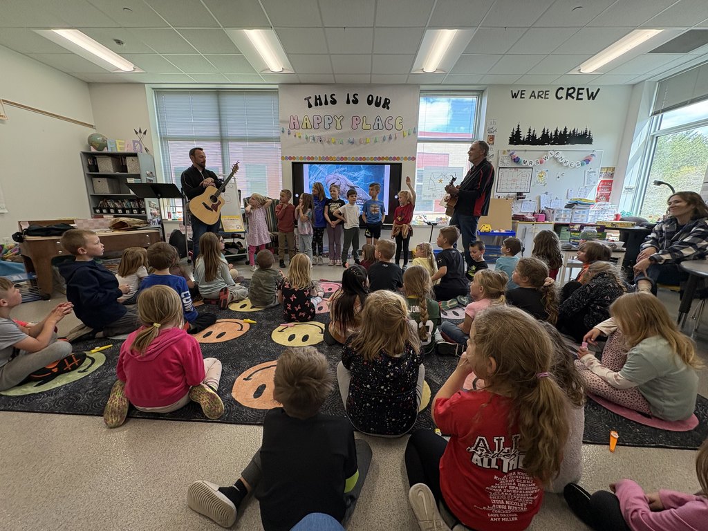 Kindergarten had some very special visitors! Former superintendent Mr. Semingson (who now prefers to go by “Grandpa Semingson” ) and his son, Mr. Semingson, stopped by to sing and play music with the students. 