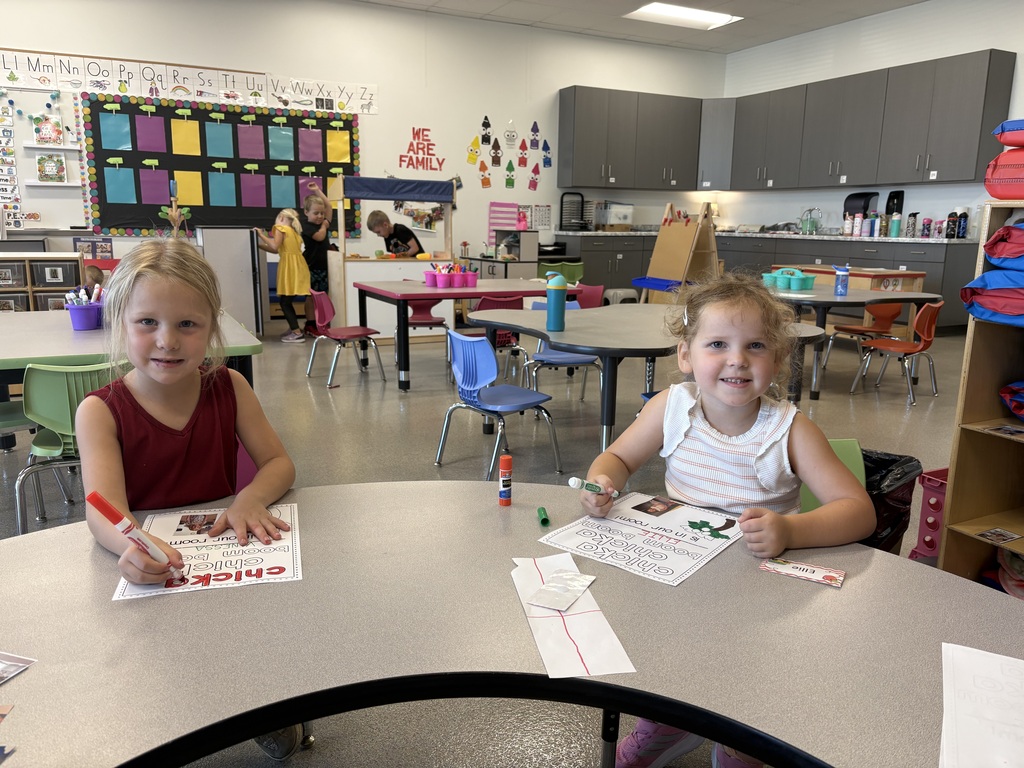 rs. Niesen’s 4K class had a great kickstart to school this week, many friendships were made!