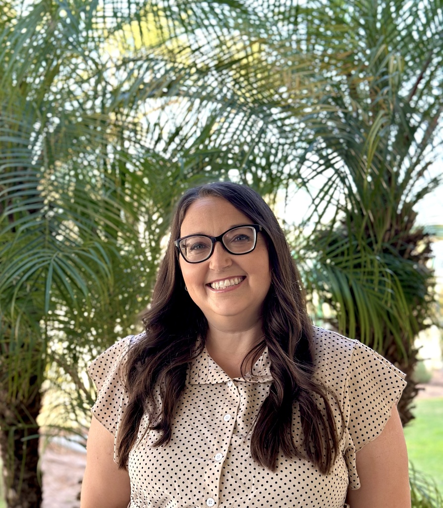 Mrs. Linnell in front of a palm tree