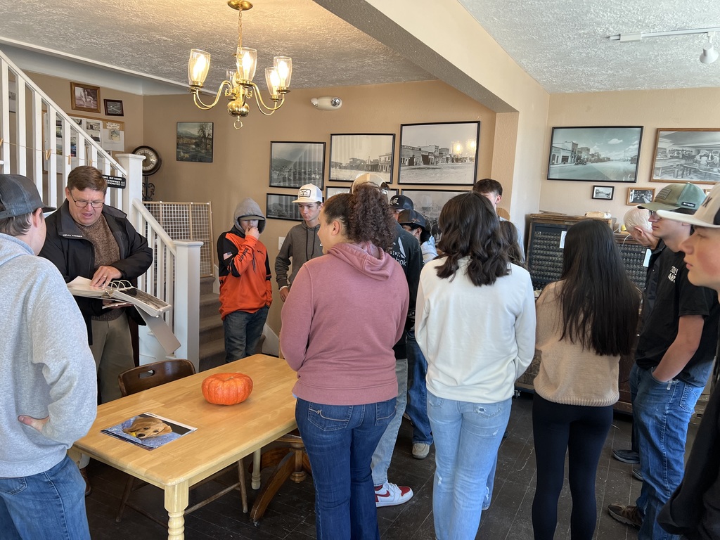 Sophomore english class town tour