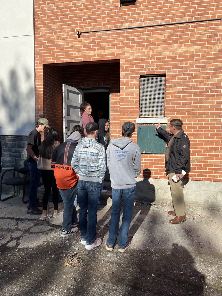 Sophomore english class town tour