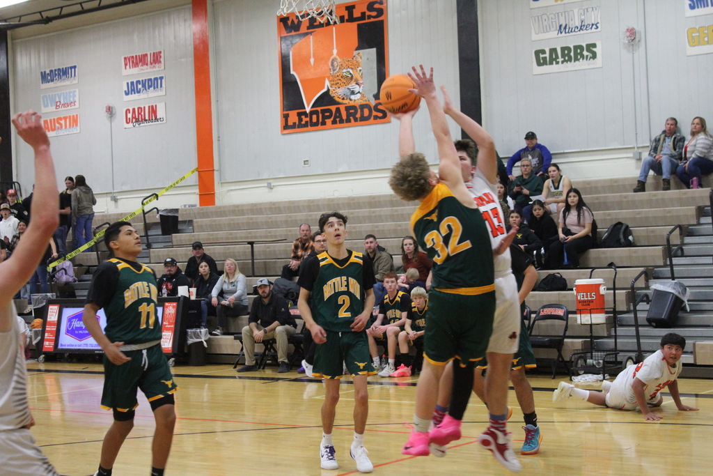 Wells JV basketball team playing Battle Mountain