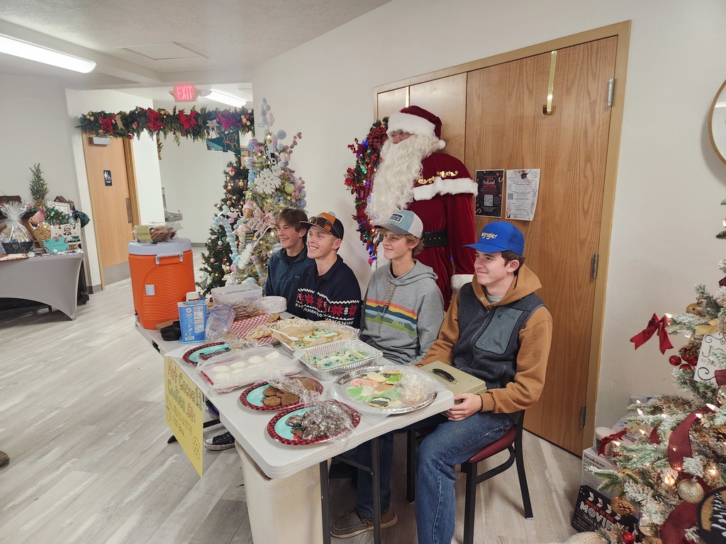 FFA students selling cookies