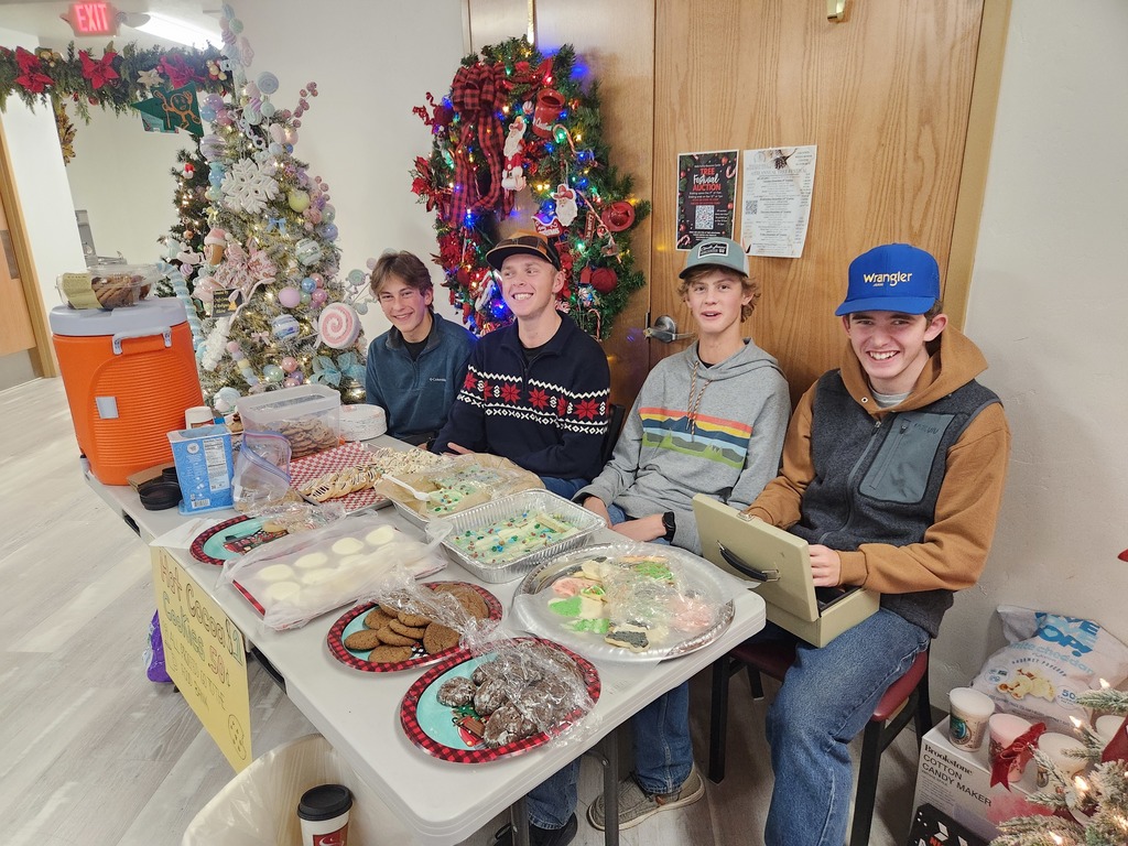 FFA students selling cookies