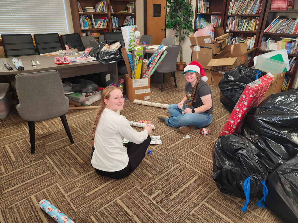 FFA members wrapping presents