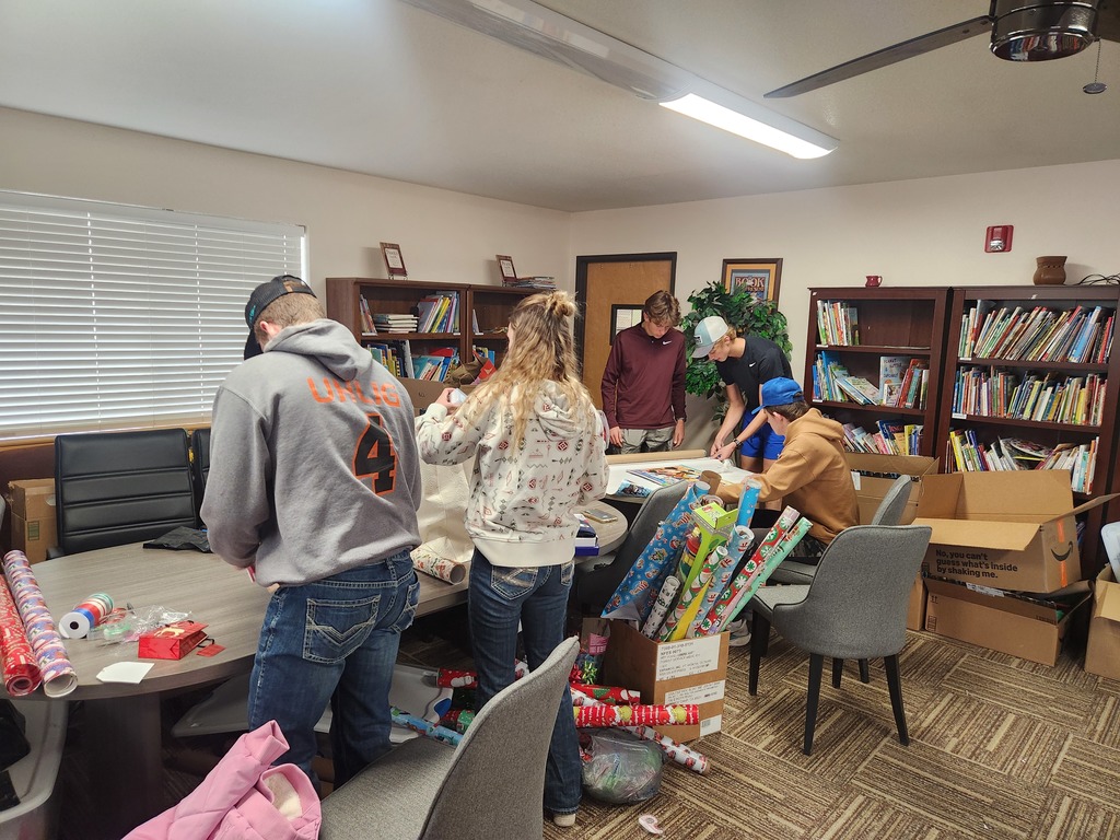 FFA members wrapping presents