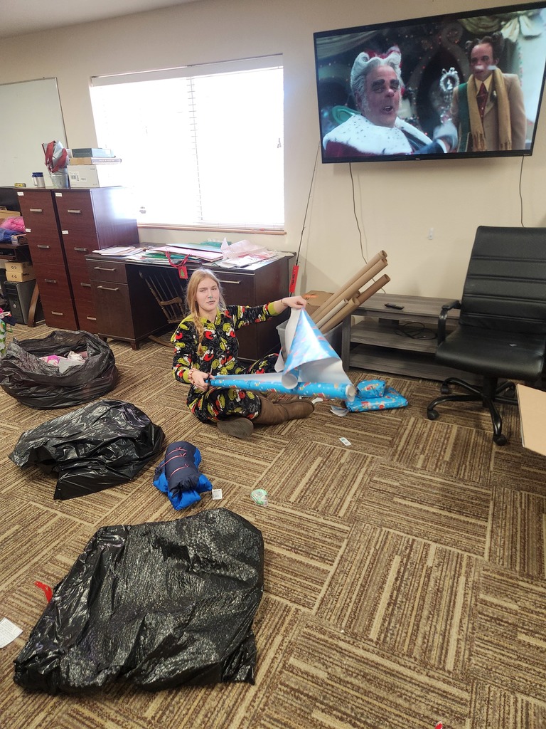 FFA members wrapping presents