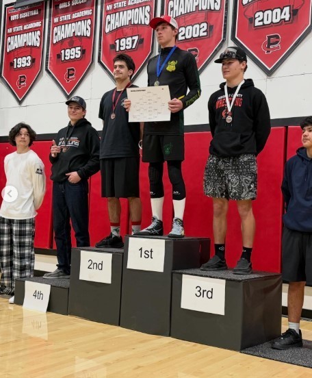 WHS wrestlers at regionals in Lovelock