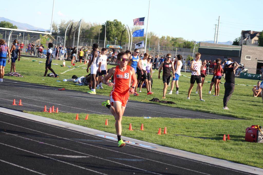 1600 meter runners