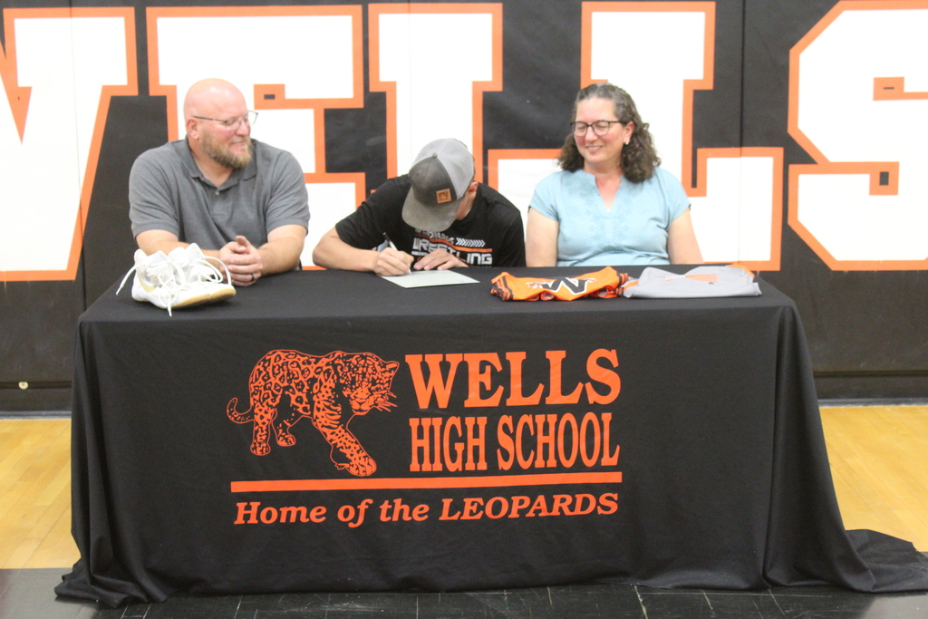MD college signing