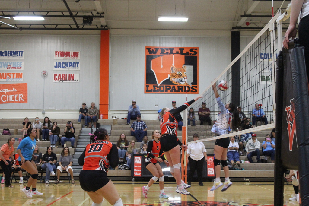 Wells High School volleyball team playing Owyhee