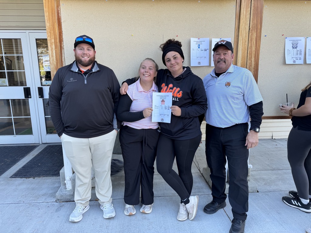 WHS girls golfersand coaches at the state tournament
