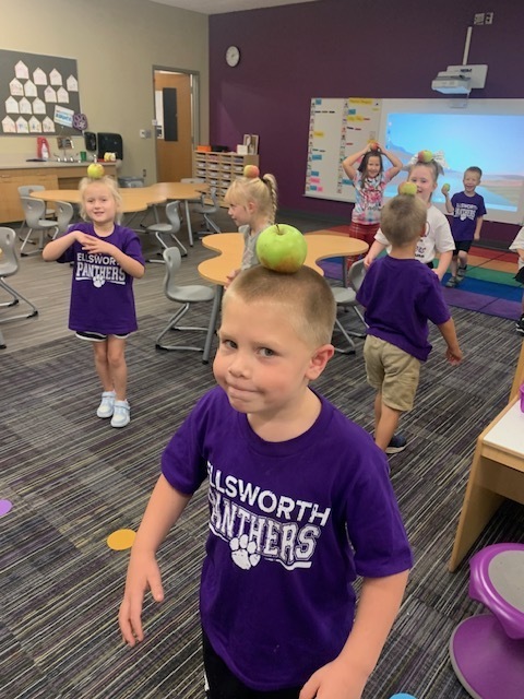 🍎 ’Tis the season for apple fun! Mrs. Foley’s kindergarten class has been busy celebrating all things apples — from their field trip to Carpenter Nature Center to apple balancing and stacking challenges. They even used their engineering skills to build baskets to carry apples! Hands-on learning, creativity, and a whole lot of smiles filled the day! ❤️🍏🍎