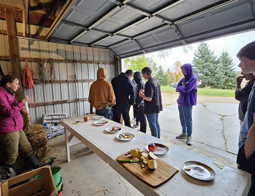 🍎 Field Trip Fun for Intro to Ag!  Mrs. Christianson’s Intro to Ag students recently visited Driftless Orchard to learn more about local agriculture and orchard operations. It was a great hands-on experience seeing how much work goes into growing and harvesting apples right here in our region! 🍏🌳