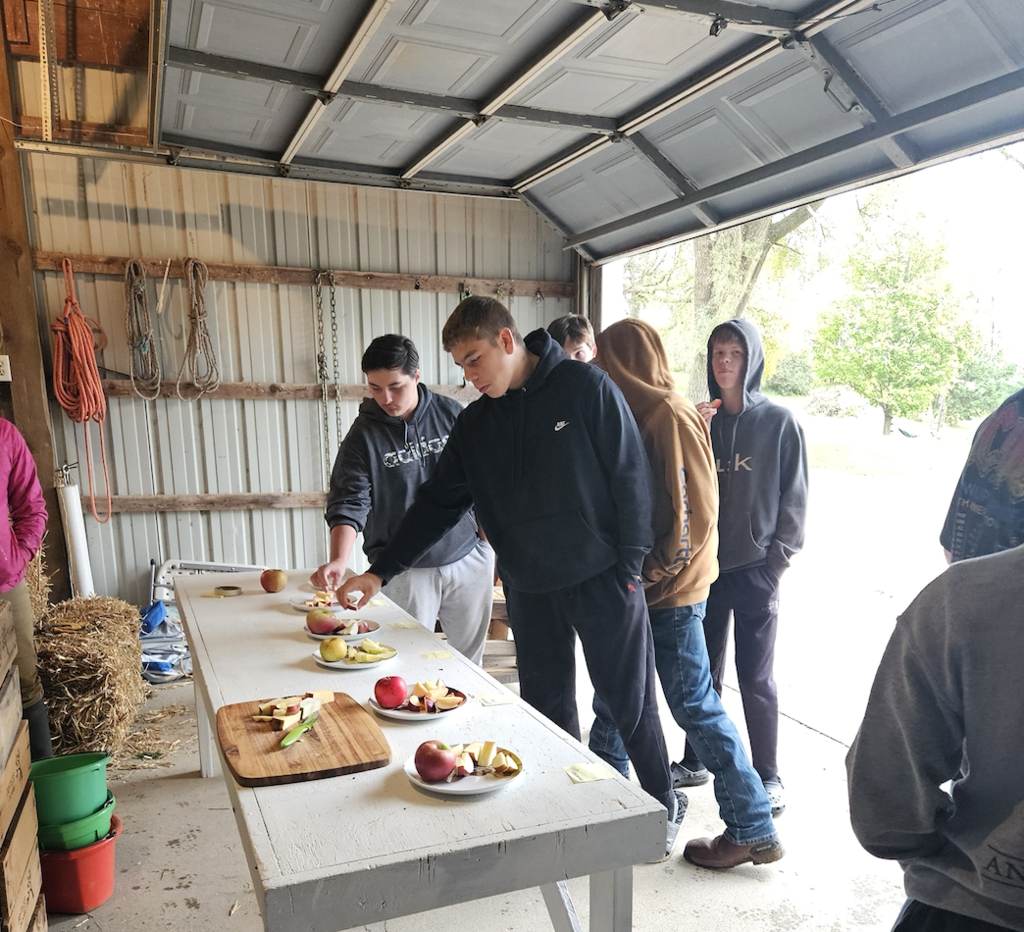 🍎 Field Trip Fun for Intro to Ag!  Mrs. Christianson’s Intro to Ag students recently visited Driftless Orchard to learn more about local agriculture and orchard operations. It was a great hands-on experience seeing how much work goes into growing and harvesting apples right here in our region! 🍏🌳