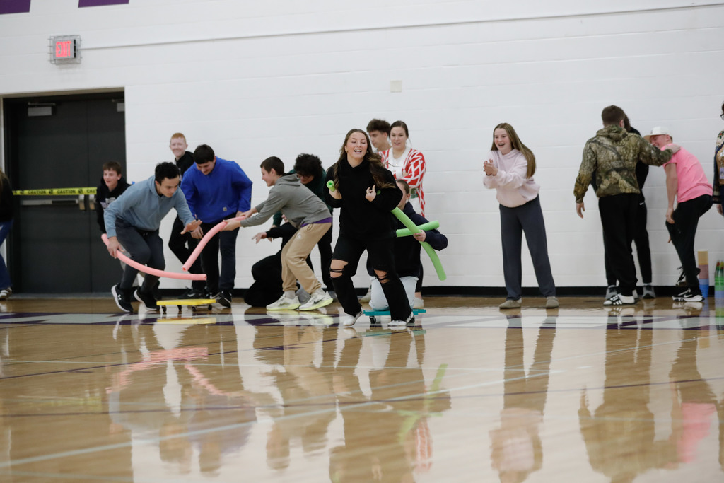 📸 Catching up on photos from before winter break was dismissed!  We had so much fun happening in our buildings, and we’re excited to finally start sharing it all. There was a lot of joy, creativity, and school spirit packed into those last days before break.  At Ellsworth High School, students wrapped things up with a Holiday Fest filled with fun games and an ugly sweater contest that did not disappoint 🎄😄  Thanks for your patience as we catch up. More fun photos coming your way!