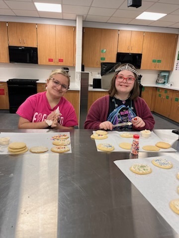 Mrs. Matzek's Vocational Family & Consumer Science students have had some sweet days in the kitchen making sugar cookies🎄🍪✨ From measuring and mixing to baking and frosting, students worked together to make (and decorate!) delicious sugar cookies while building real-world skills like teamwork, following recipes, kitchen safety, and creativity. Learning is even better when you can enjoy the results—great job, everyone!