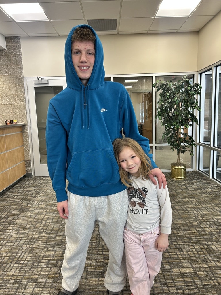 💜 Panther Pride in action! 💜  Ellsworth High School junior Brock Fairchild recently turned his capstone project into something truly meaningful. Inspired by his younger sister Lily and the challenges she faces with food allergies, Brock wanted to make a difference for other students in similar situations.  He put together a collection of allergy-friendly snack options to help ensure more students have safe choices available at school. What a thoughtful way to use his project to support others and make our schools more inclusive.  Way to go, Brock! 👏