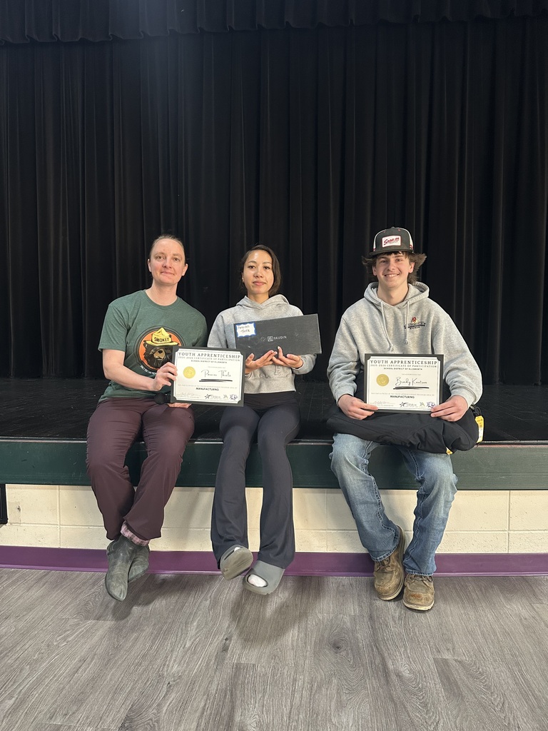 EHS had the joy of celebrating our Youth Apprenticeship (YA) students who successfully completed their YA programs! Students were recognized with their official Certificates of Completion from CESA 11, honoring their hard work, dedication, and the valuable real-world experience they gained through their apprenticeships. As they prepare for their next steps beyond high school, each student was also gifted an item of their choice to help support their future career pathway. 💼✨ A special thank you to our high school mentors who supported, guided, and encouraged these students throughout their journey. Your mentorship played an important role in their success, and we are so grateful for the impact you’ve made. We are incredibly proud of all of our YA completers, including those who were unable to attend the ceremony, and we can’t wait to see where their future career paths take them next. 💜 Congratulations to our EHS YA students! Once a Panther, always a Panther! 🐾