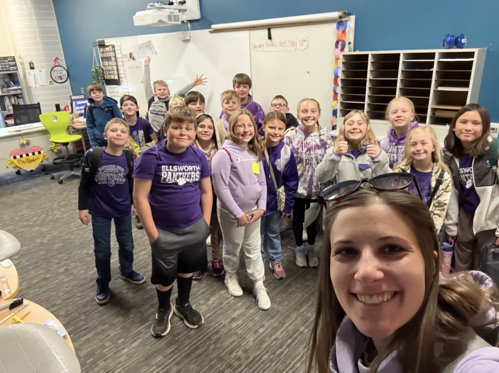 Our 4th grade students recently took an unforgettable field trip to Madison, Wisconsin! Students got a tour of the State Capitol building to learn more about our state government and Wisconsin's history! They also got to visit the Henry Vilas Zoo! This trip was a wonderful opportunity for students to represent the Ellsworth community while learning outside the classroom!  A special thank you to the EES Parents Club, the Ellsworth School Foundation, and the amazing chaperones & staff in creating lasting memories for our students! 💜
