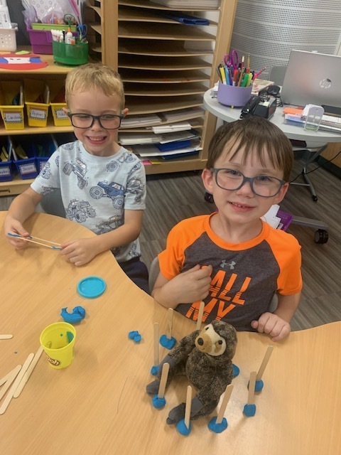 Mrs. Foley’s kindergarten class has been learning what it means to be respectful, responsible learners at EES, and one important part of that is cooperation!  The kinders put their teamwork skills to the test by working together to build “cages” for their animals using only sticks and Play-Doh. 🐯🦁🐻  They did a great job working together, sharing ideas, and getting creative! Way to go, kinders! 💜🐾