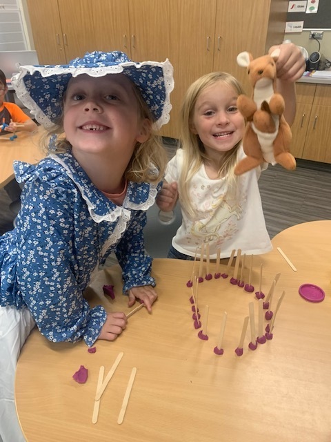 Mrs. Foley’s kindergarten class has been learning what it means to be respectful, responsible learners at EES, and one important part of that is cooperation!  The kinders put their teamwork skills to the test by working together to build “cages” for their animals using only sticks and Play-Doh. 🐯🦁🐻  They did a great job working together, sharing ideas, and getting creative! Way to go, kinders! 💜🐾