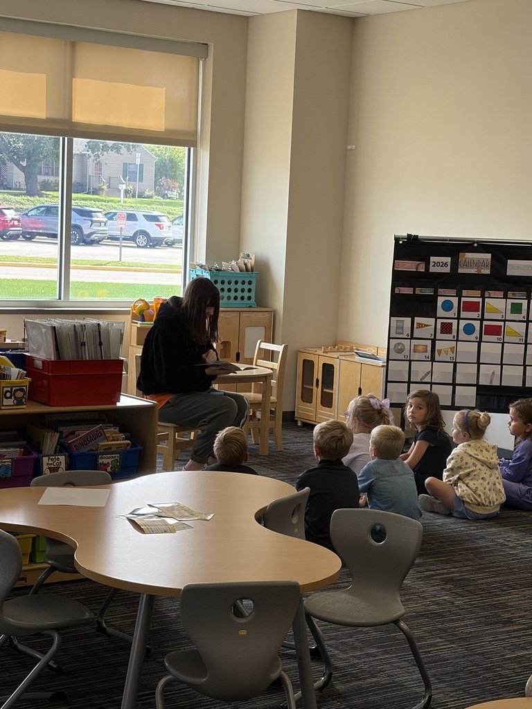 Mrs. Traynor’s Oral Communication students recently made a trip to EES to spend some time reading with our kindergarten students! We love seeing our older students connecting with our younger Panthers and sharing the joy of reading. What a fun experience for everyone involved! 📖🐾 Thank you to Mrs. Traynor and her students for making some special memories with our kindergarteners! 💜