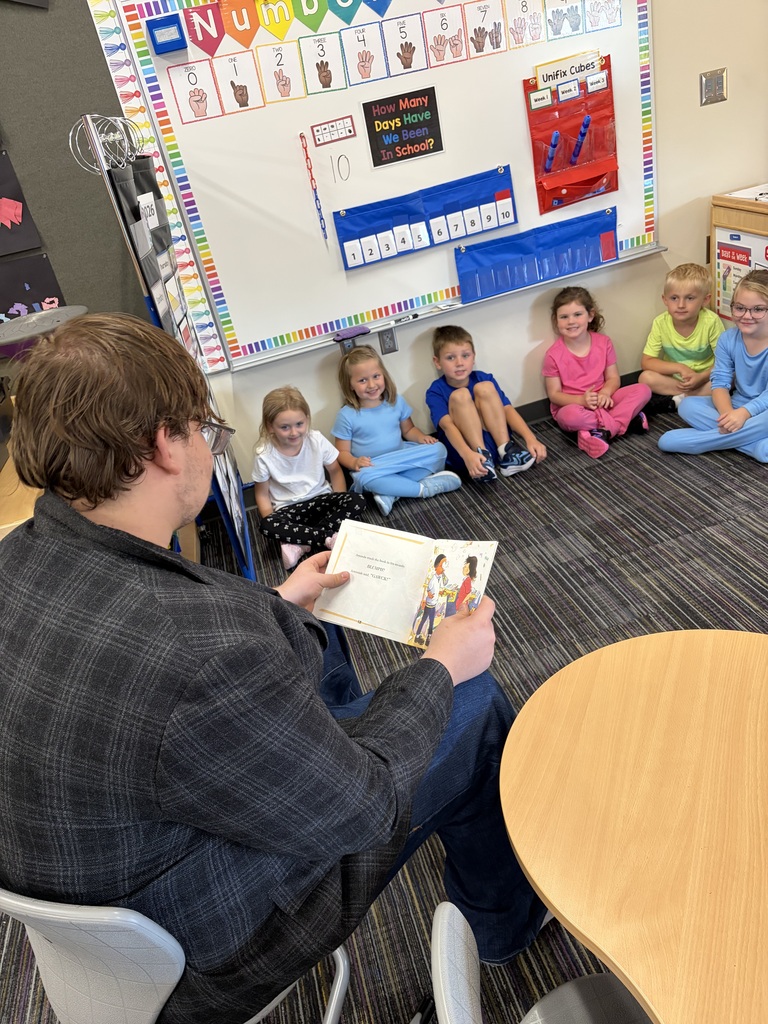 Mrs. Traynor’s Oral Communication students recently made a trip to EES to spend some time reading with our kindergarten students! We love seeing our older students connecting with our younger Panthers and sharing the joy of reading. What a fun experience for everyone involved! 📖🐾 Thank you to Mrs. Traynor and her students for making some special memories with our kindergarteners! 💜