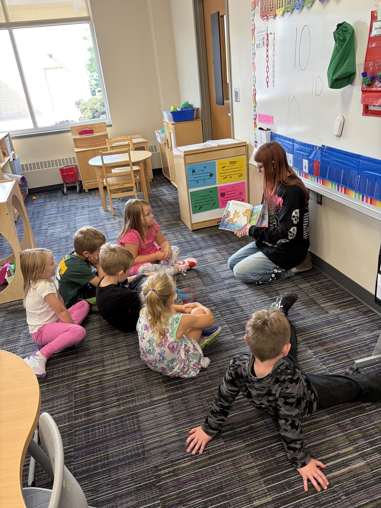 Mrs. Traynor’s Oral Communication students recently made a trip to EES to spend some time reading with our kindergarten students! We love seeing our older students connecting with our younger Panthers and sharing the joy of reading. What a fun experience for everyone involved! 📖🐾 Thank you to Mrs. Traynor and her students for making some special memories with our kindergarteners! 💜