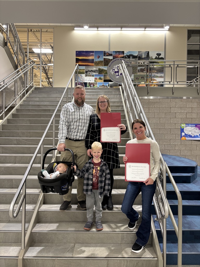 📸 Pictured: Jared & Katie Traynor and family, and CJ Pedersen.