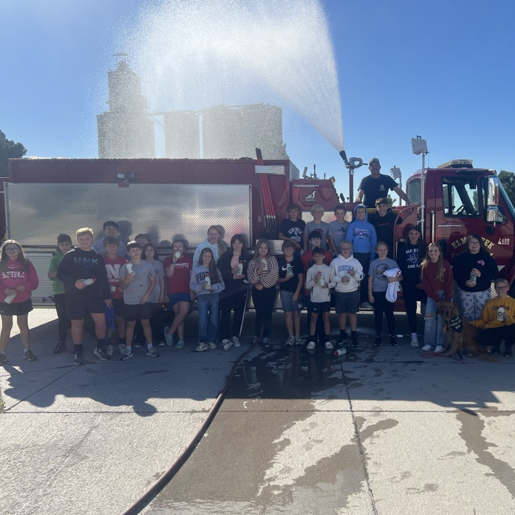 6th Grade in front of Fire Engine