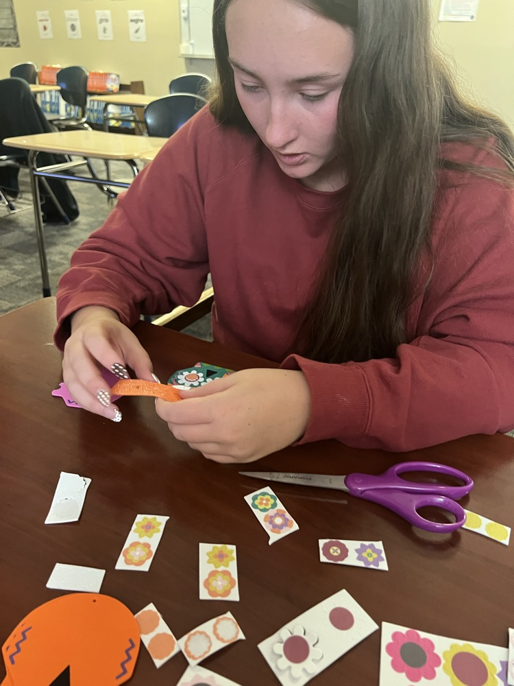 Making calaverita ornaments!