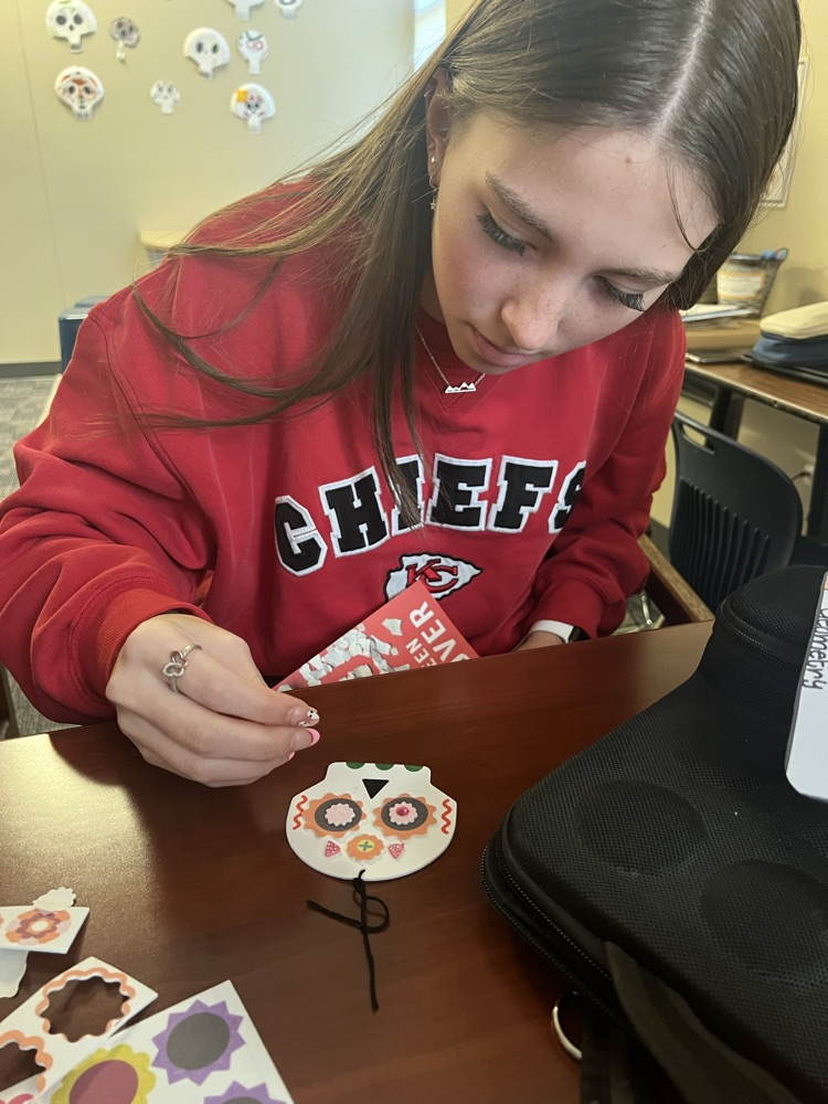 Making calaverita ornaments!