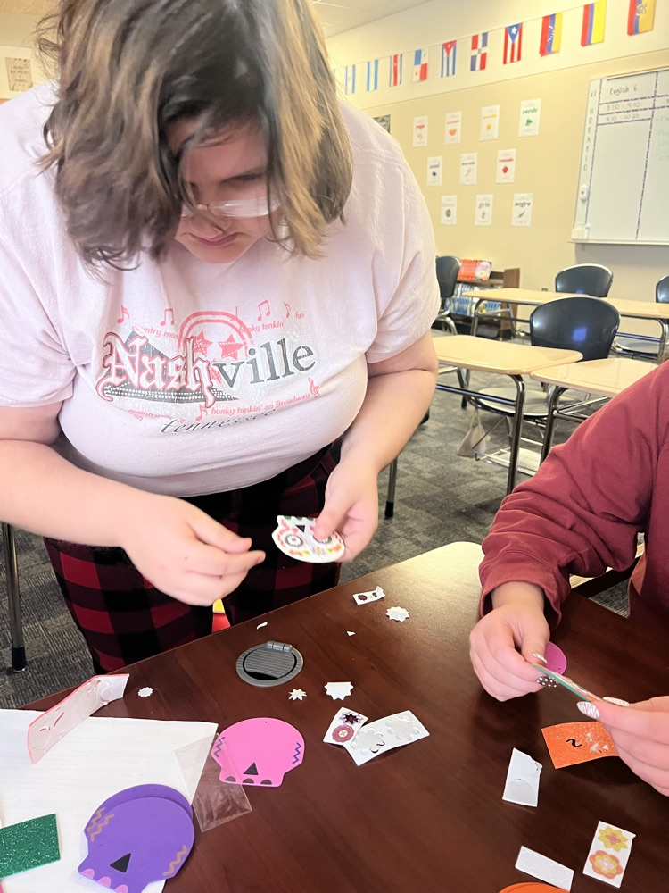 Making calaverita ornaments!