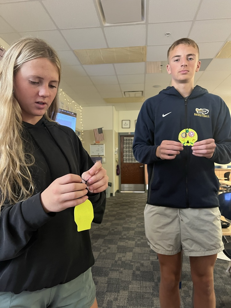 Making calaverita ornaments!