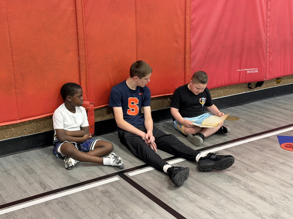 EDA students reading with Hendy students.