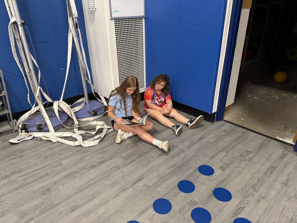 EDA students reading with Hendy students.